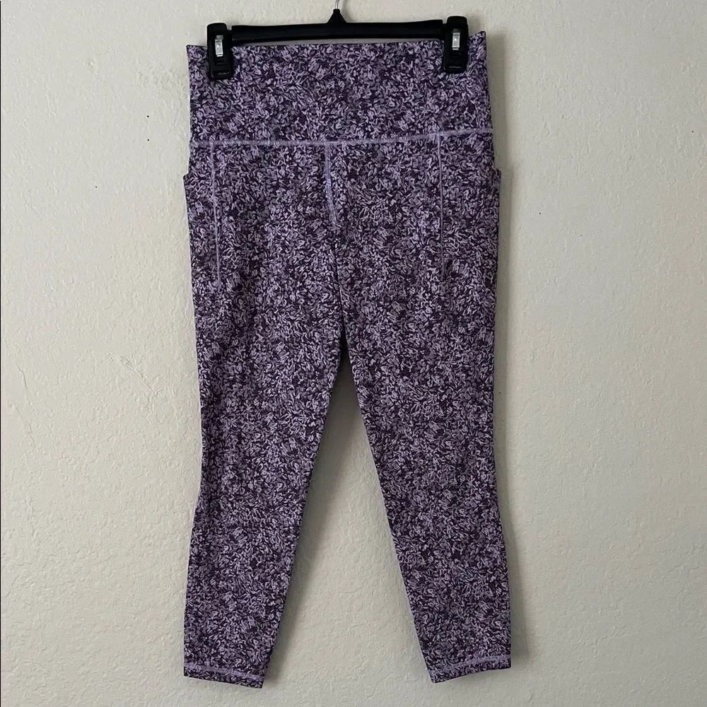 Like New! Athleta Ultimate Stash Pocket Textured 7/8 Tight in Purple Size M